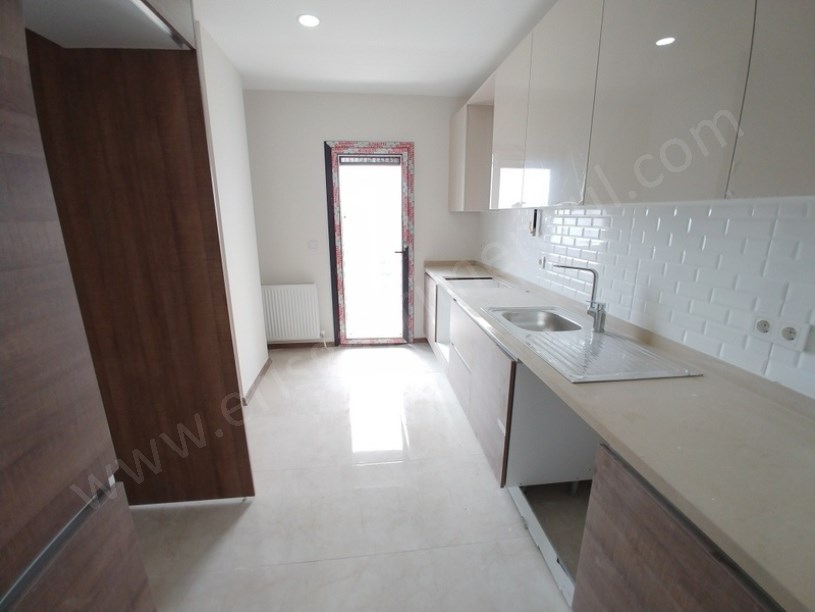 MİNİBÜS CAD. YAKINI HAVUZLU EBEVEYEN BANYOLU GÜNEY CEPHE BALKONLU 3+1 DAİRE