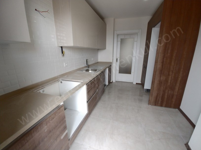 MİNİBÜS CAD. YAKINI HAVUZLU EBEVEYEN BANYOLU GÜNEY CEPHE BALKONLU 3+1 DAİRE