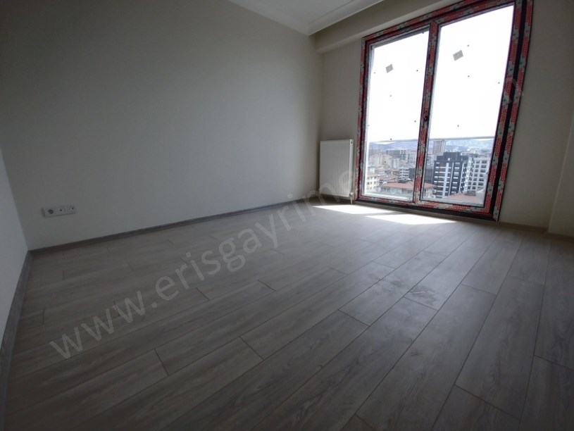 MİNİBÜS CAD. YAKINI HAVUZLU EBEVEYEN BANYOLU GÜNEY CEPHE BALKONLU 3+1 DAİRE