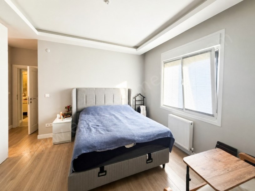 KOZYATAĞINDA 106 M2 NET 3+1  2 BALKON İSKANLI FIRSAT DAİRE