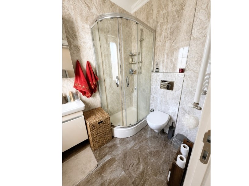 KOZYATAĞINDA 106 M2 NET 3+1  2 BALKON İSKANLI FIRSAT DAİRE
