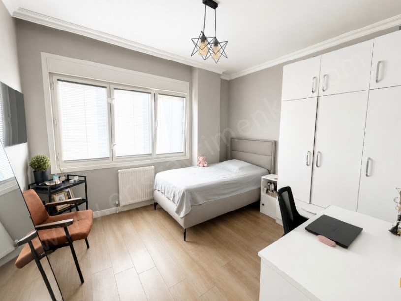 KOZYATAĞINDA 106 M2 NET 3+1  2 BALKON İSKANLI FIRSAT DAİRE