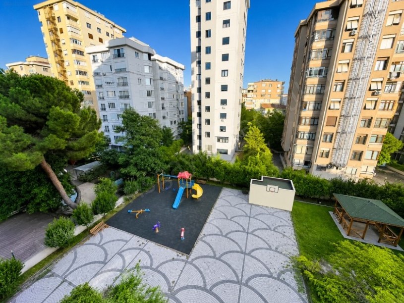 KOZYATAĞINDA 106 M2 NET 3+1  2 BALKON İSKANLI FIRSAT DAİRE
