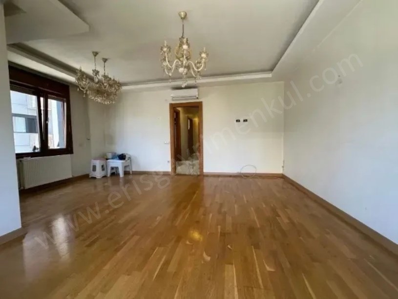 SUADİYE DE KOMBİLİ BALKONLU EBEVEYNLİ BOŞ 9 YAŞINDA 3+1 DAİRE