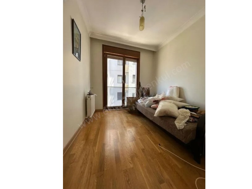 SUADİYE DE KOMBİLİ BALKONLU EBEVEYNLİ BOŞ 9 YAŞINDA 3+1 DAİRE