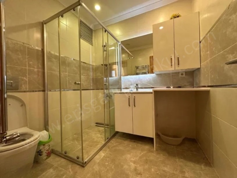 SUADİYE DE KOMBİLİ BALKONLU EBEVEYNLİ BOŞ 9 YAŞINDA 3+1 DAİRE
