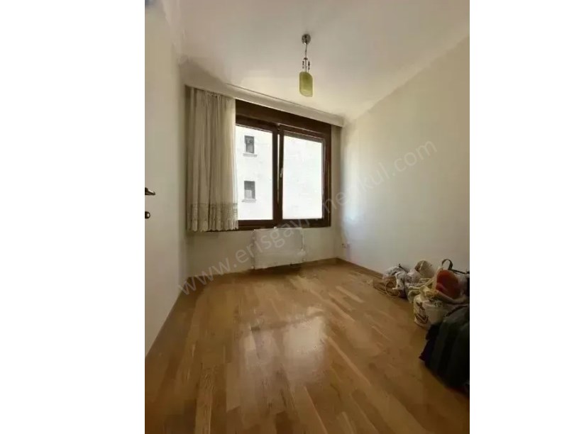 SUADİYE DE KOMBİLİ BALKONLU EBEVEYNLİ BOŞ 9 YAŞINDA 3+1 DAİRE