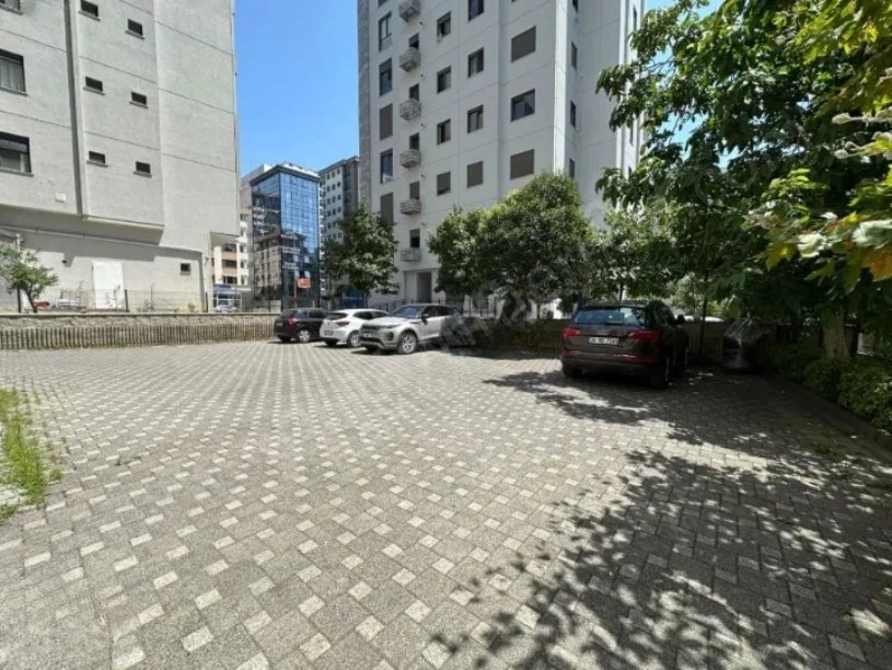 SUADİYE DE KOMBİLİ BALKONLU EBEVEYNLİ BOŞ 9 YAŞINDA 3+1 DAİRE