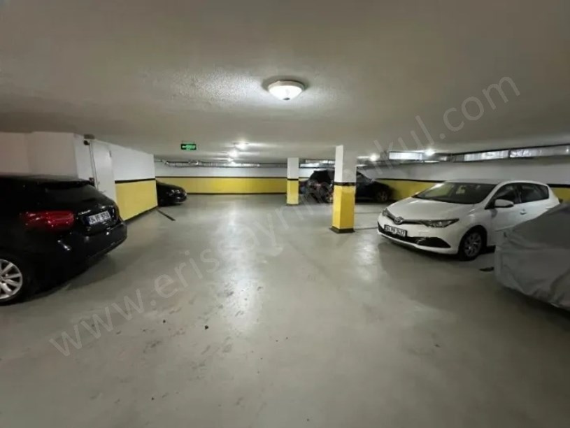 SUADİYE DE KOMBİLİ BALKONLU EBEVEYNLİ BOŞ 9 YAŞINDA 3+1 DAİRE
