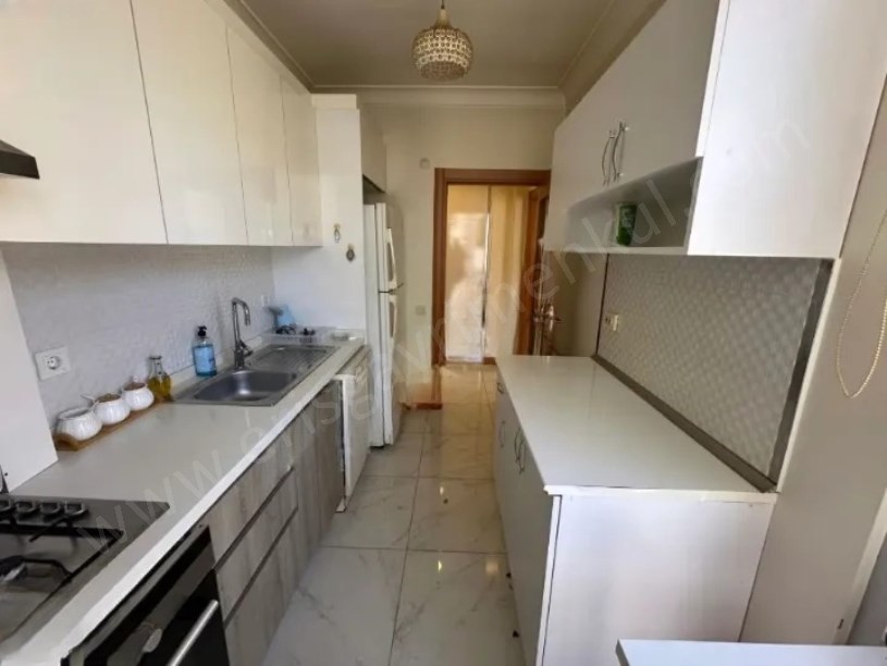 SUADİYE DE KOMBİLİ BALKONLU EBEVEYNLİ BOŞ 9 YAŞINDA 3+1 DAİRE
