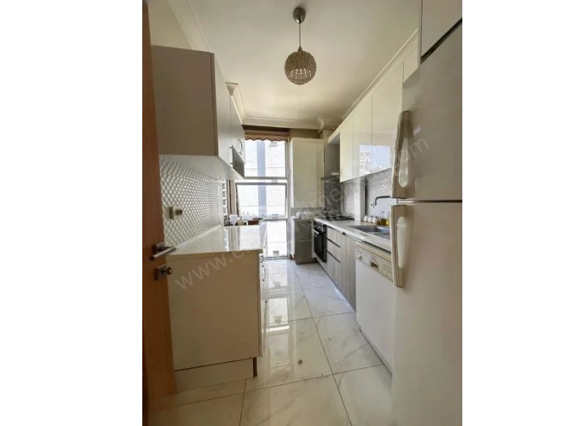 SUADİYE DE KOMBİLİ BALKONLU EBEVEYNLİ BOŞ 9 YAŞINDA 3+1 DAİRE
