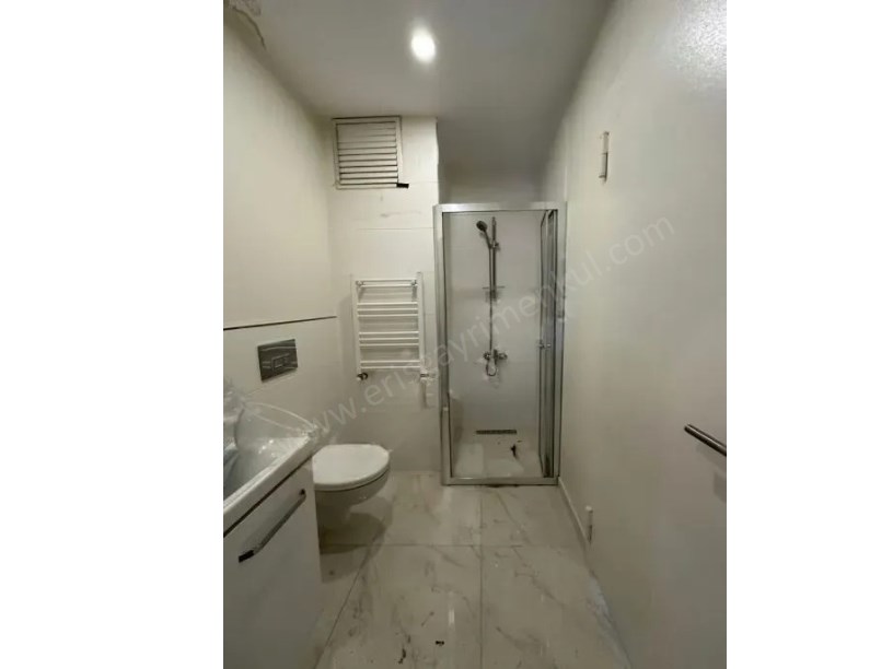 SUADİYE DE KOMBİLİ BALKONLU EBEVEYNLİ BOŞ 9 YAŞINDA 3+1 DAİRE