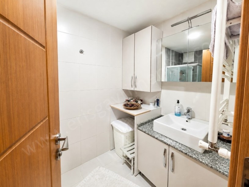 KADIKÖY ÜSKÜDAR ACIBADEMDE SATILIK 3+1 SİTE İÇİ FERAH BAKIMLI MUHTEŞEM DAİRE