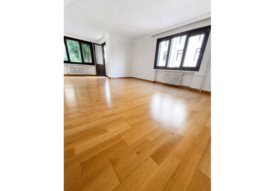 KADIKÖY ÜSKÜDAR ACIBADEM SİTE ÖZELLİKLİ MASRAFSIZ GENİŞ BAKIMLI BOŞ DAİRE