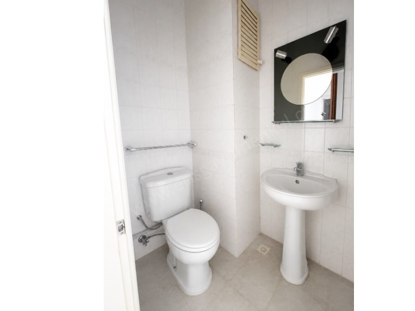 KADIKÖY ÜSKÜDAR ACIBADEM SİTE ÖZELLİKLİ MASRAFSIZ GENİŞ BAKIMLI BOŞ DAİRE