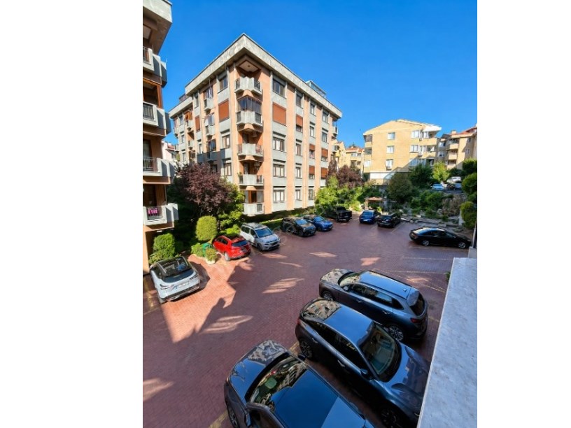 KADIKÖY ÜSKÜDAR ACIBADEM SİTE ÖZELLİKLİ MASRAFSIZ GENİŞ BAKIMLI BOŞ DAİRE