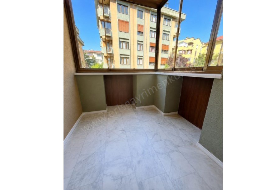 KADIKÖY ÜSKÜDAR ACIBADEM SİTE ÖZELLİKLİ MASRAFSIZ GENİŞ BAKIMLI BOŞ DAİRE