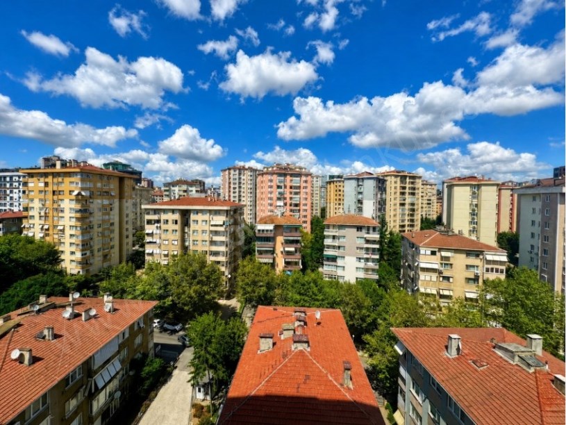 Kadıköy Kozyatağında Kozzy Avmye Yakın Balkonlu E.Banyolu Geniş 3+1 Daire