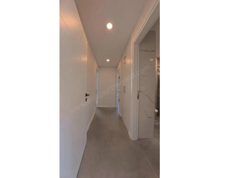 Bostancı da E 5 Minibüs cad. Arası Sıfır Binada 60 m2 Net 2+1 Balkonlu Daire