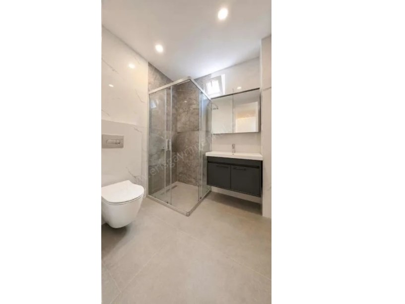 Bostancı da E 5 Minibüs cad. Arası Sıfır Binada 60 m2 Net 2+1 Balkonlu Daire