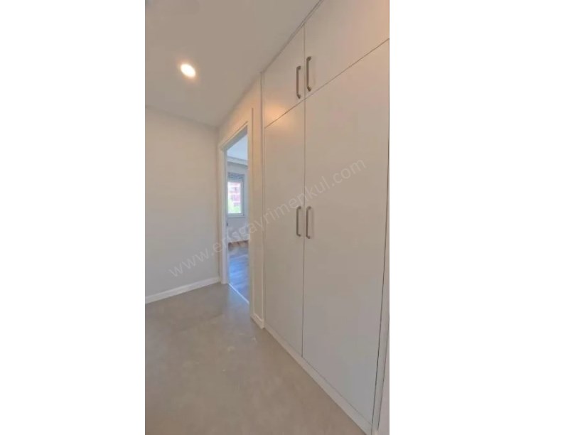 Bostancı da E 5 Minibüs cad. Arası Sıfır Binada 60 m2 Net 2+1 Balkonlu Daire