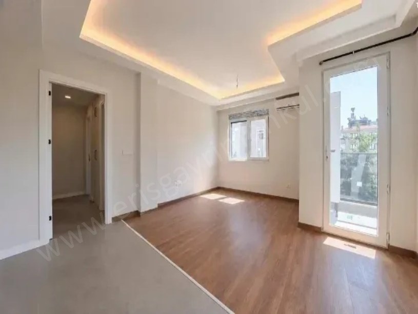 Bostancı da E 5 Minibüs cad. Arası Sıfır Binada 60 m2 Net 2+1 Balkonlu Daire