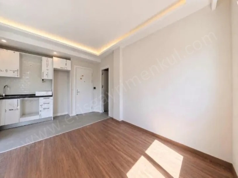 Bostancı da E 5 Minibüs cad. Arası Sıfır Binada 60 m2 Net 2+1 Balkonlu Daire