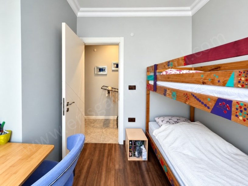 KOZYATAĞI MİNİBÜS CAD YAKINI 2+1 ÖN CEPHE SATILIK DAİRE