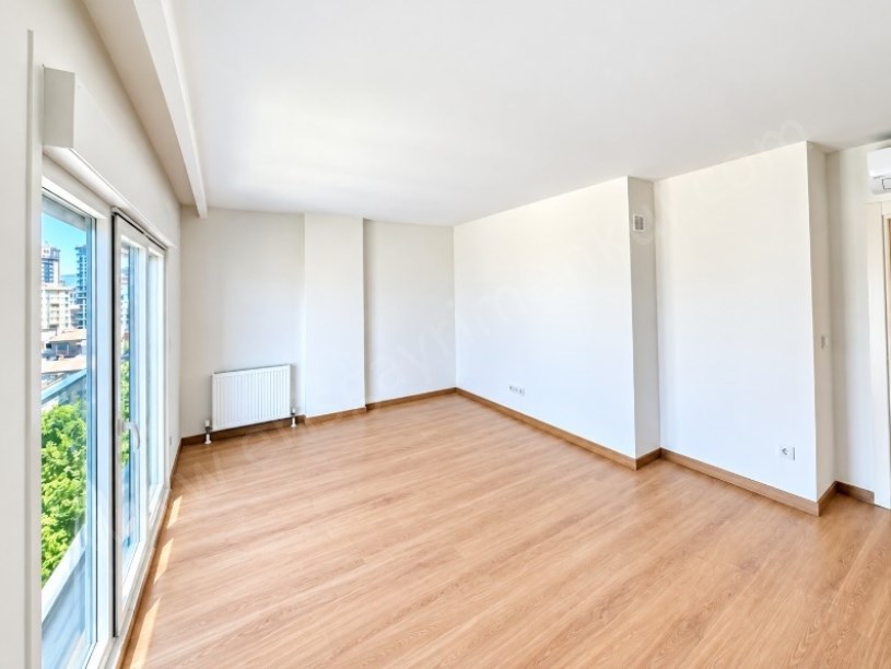 SUADİYE EMİN ALİ PAŞA CAD.SIFIR BİNADA BALKONLU 2+1 DAİRE
