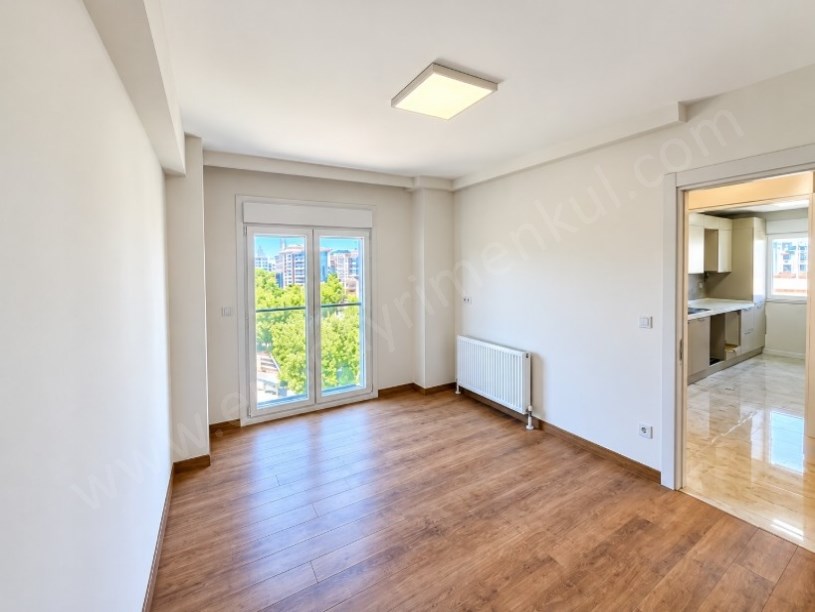 SUADİYE EMİN ALİ PAŞA CAD.SIFIR BİNADA BALKONLU 2+1 DAİRE