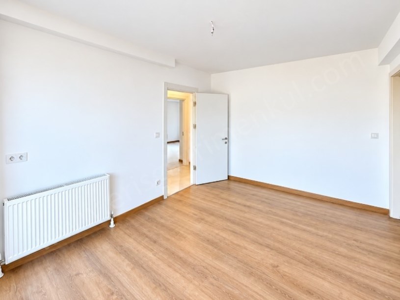 SUADİYE EMİN ALİ PAŞA CAD.SIFIR BİNADA BALKONLU 2+1 DAİRE