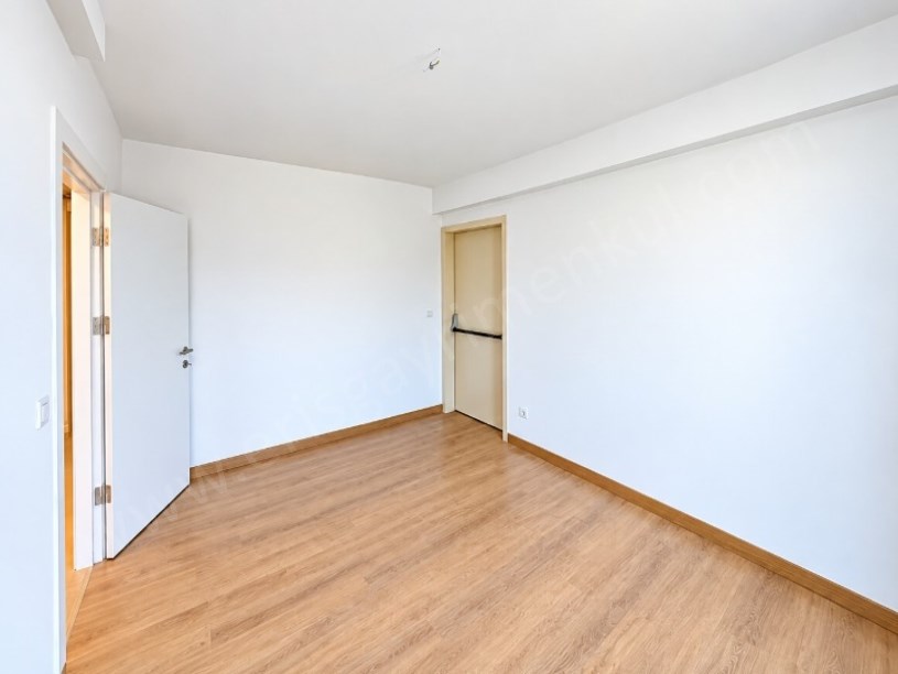 SUADİYE EMİN ALİ PAŞA CAD.SIFIR BİNADA BALKONLU 2+1 DAİRE