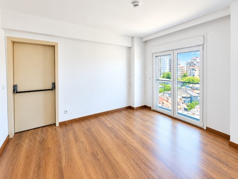 SUADİYE EMİN ALİ PAŞA CAD.SIFIR BİNADA BALKONLU 2+1 DAİRE