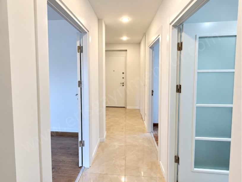 SUADİYE EMİN ALİ PAŞA CAD.SIFIR BİNADA BALKONLU 2+1 DAİRE