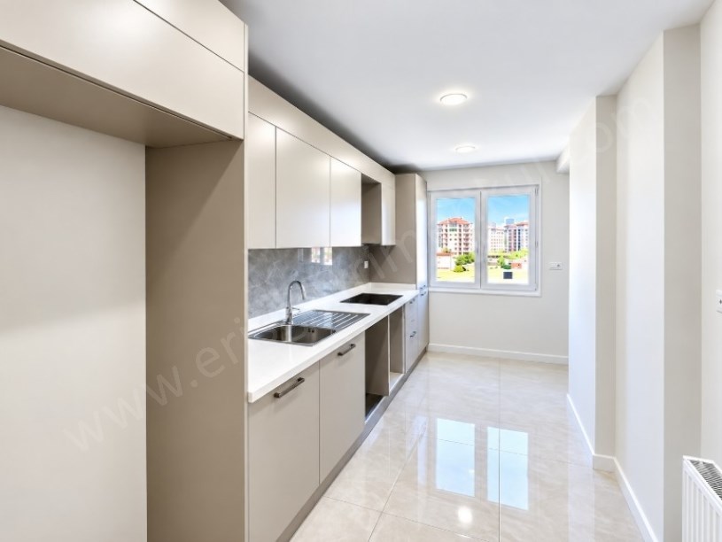 SUADİYE EMİN ALİ PAŞA CAD.SIFIR BİNADA BALKONLU 2+1 DAİRE