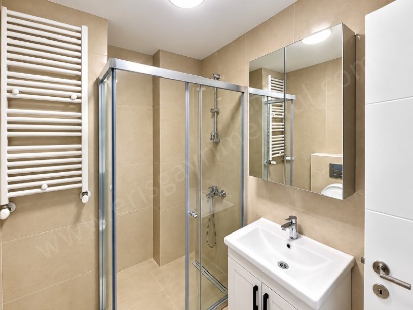 SUADİYE EMİN ALİ PAŞA CAD.SIFIR BİNADA BALKONLU 2+1 DAİRE