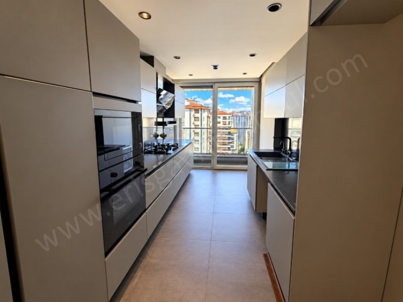 BOSTANCIDA KAPANMAZ DENİZ MANZARALI 4+2 ALTERNATİFSİZ DUBLEKS DAİRE