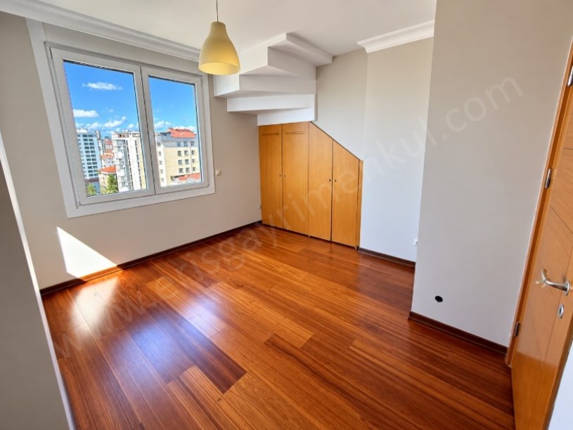 BOSTANCIDA KAPANMAZ DENİZ MANZARALI 4+2 ALTERNATİFSİZ DUBLEKS DAİRE