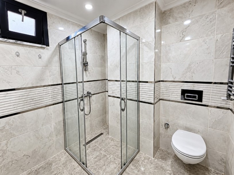 BOSTANCI SAFİR SİTESİNDE EBEVEYN BANYOLU BALKONLU  2+1 SATILIK DAİRE