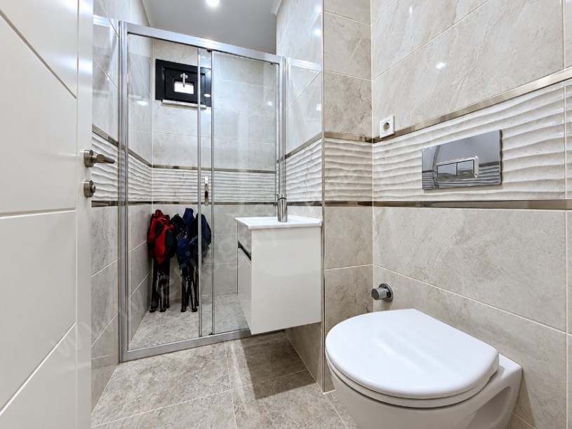 BOSTANCI SAFİR SİTESİNDE EBEVEYN BANYOLU BALKONLU  2+1 SATILIK DAİRE
