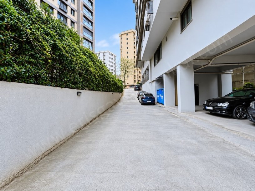 BOSTANCI SAFİR SİTESİNDE EBEVEYN BANYOLU BALKONLU  2+1 SATILIK DAİRE