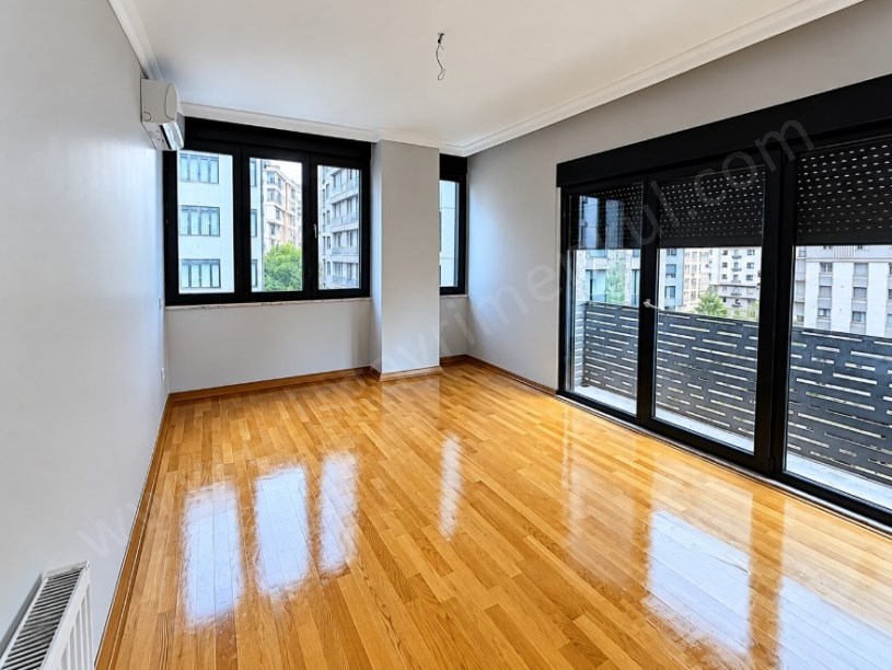 BOSTANCI SAFİR SİTESİNDE EBEVEYN BANYOLU BALKONLU  2+1 SATILIK DAİRE