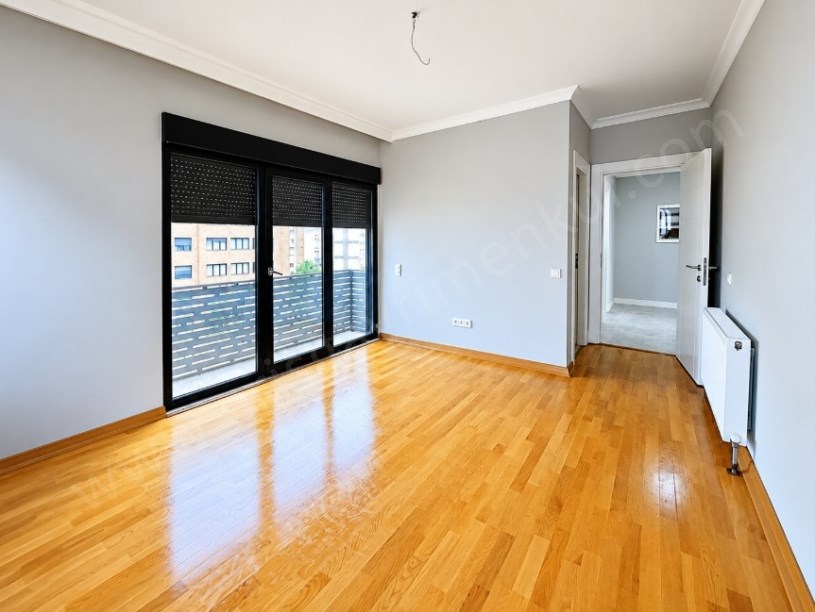 BOSTANCI SAFİR SİTESİNDE EBEVEYN BANYOLU BALKONLU  2+1 SATILIK DAİRE