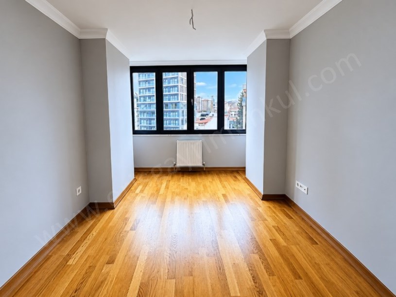 BOSTANCI SAFİR SİTESİNDE EBEVEYN BANYOLU BALKONLU  2+1 SATILIK DAİRE