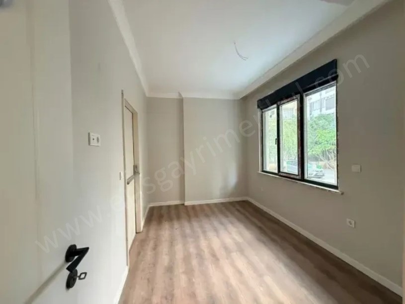 Kozyatağı  Şenesenevler de Sıfır Yerden Isıtmalı Sıfır 2+1 Daire