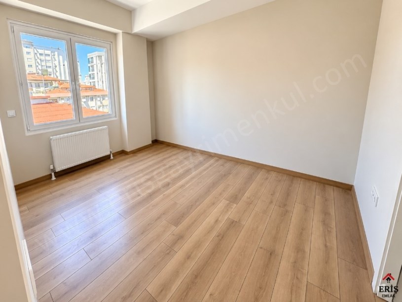 Erenköy Ebeveyn Banyolu İskanlı Boş Oturuma Hazır 3+1 Satılık Daire