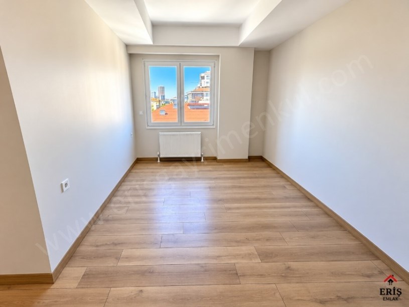Erenköy Ebeveyn Banyolu İskanlı Boş Oturuma Hazır 3+1 Satılık Daire
