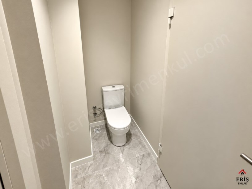 Erenköy Ebeveyn Banyolu İskanlı Boş Oturuma Hazır 3+1 Satılık Daire