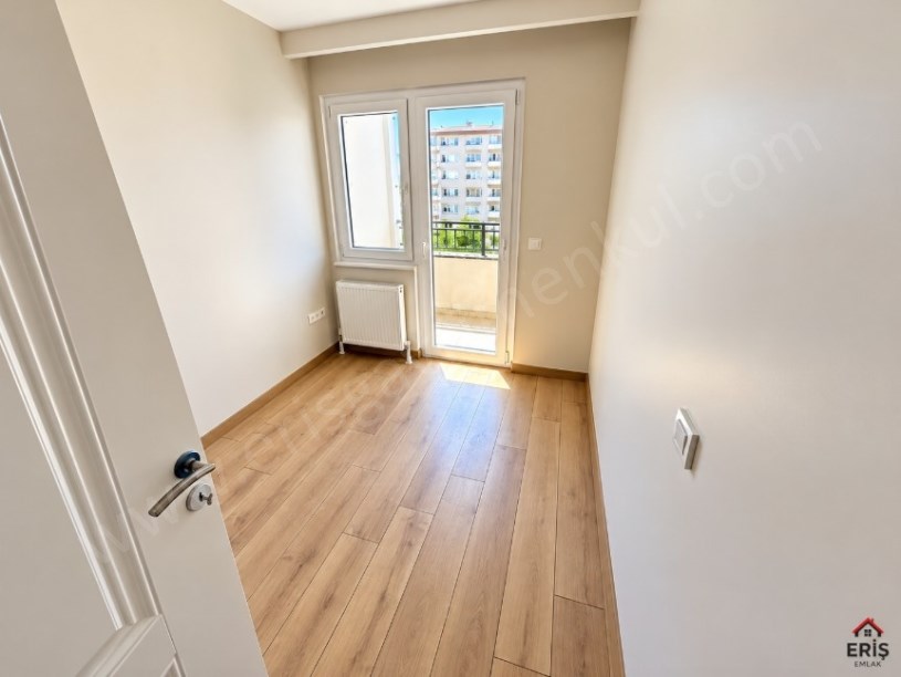 Erenköy Ebeveyn Banyolu İskanlı Boş Oturuma Hazır 3+1 Satılık Daire