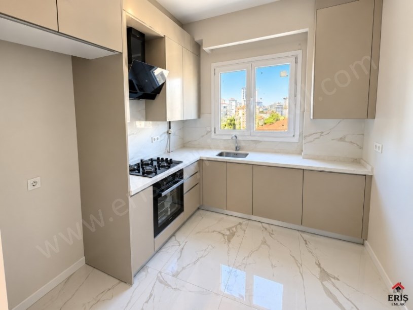 Erenköy Ebeveyn Banyolu İskanlı Boş Oturuma Hazır 3+1 Satılık Daire